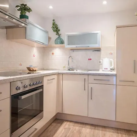 Stylish Old Town With Free Parking And A Balcony Near The Cathedral