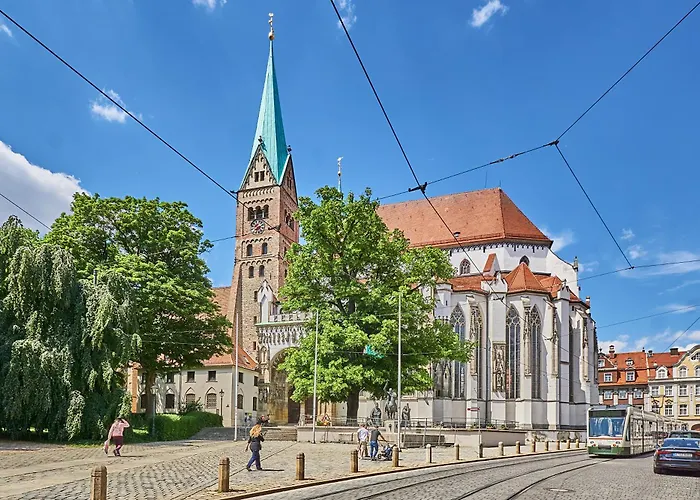 Stylish Old Town With Free Parking And A Balcony Near The Cathedral Appartement Augsburg