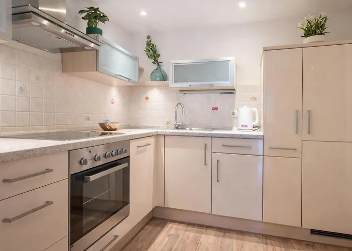 Stylish Old Town With Free Parking And A Balcony Near The Cathedral